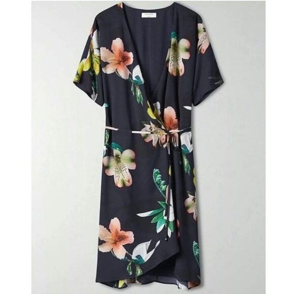 Aritzia Babaton Wallace Floral V Neck Short Sleeve Tie Waist Wrap Dress Size XS - Picture 16 of 16